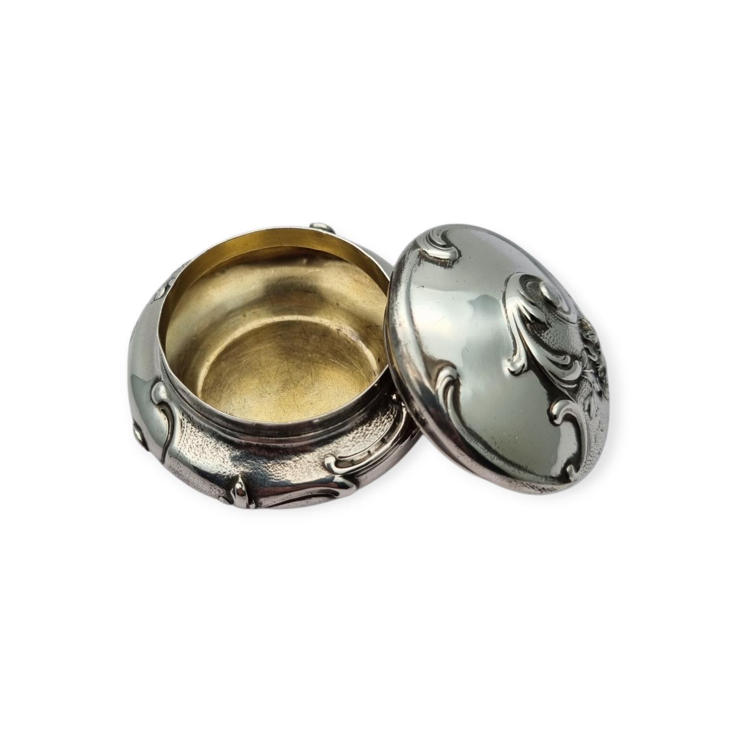 Art Nouveau pill box, 950 silver, Cardeilhac Paris, Minerva 1 hallmark, Circa 1890-1910