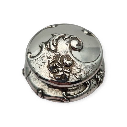 Art Nouveau pill box, 950 silver, Cardeilhac Paris, Minerva 1 hallmark, Circa 1890-1910