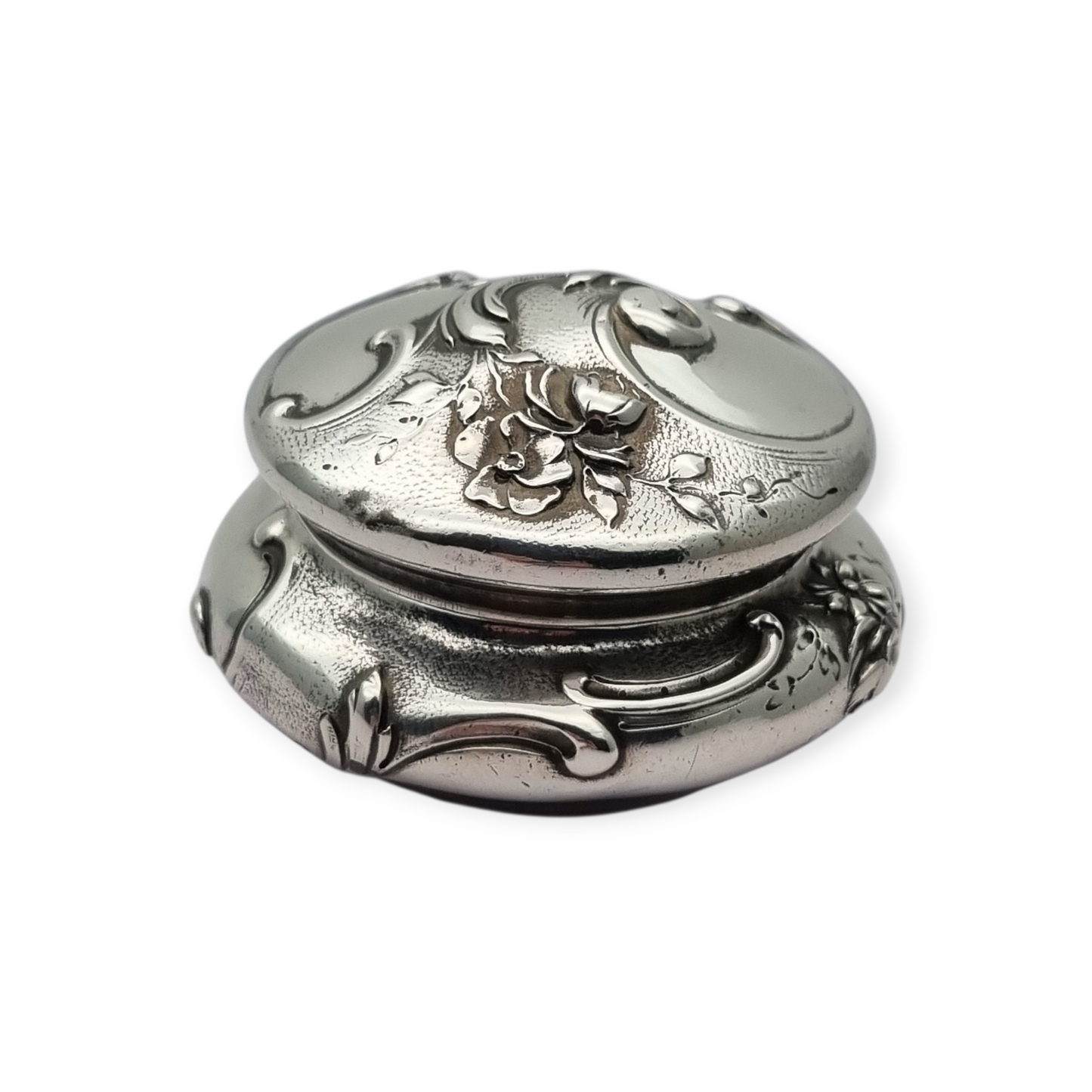 Art Nouveau pill box, 950 silver, Cardeilhac Paris, Minerva 1 hallmark, Circa 1890-1910
