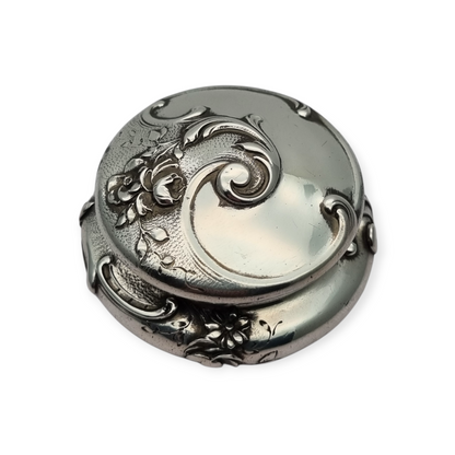 Art Nouveau pill box, 950 silver, Cardeilhac Paris, Minerva 1 hallmark, Circa 1890-1910