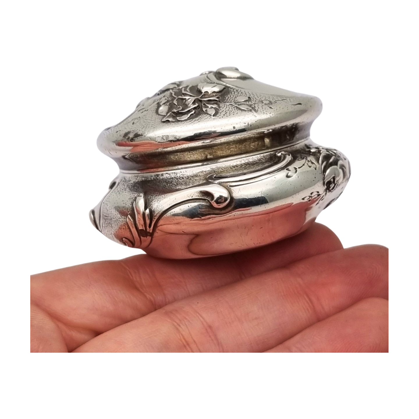 Art Nouveau pill box, 950 silver, Cardeilhac Paris, Minerva 1 hallmark, Circa 1890-1910