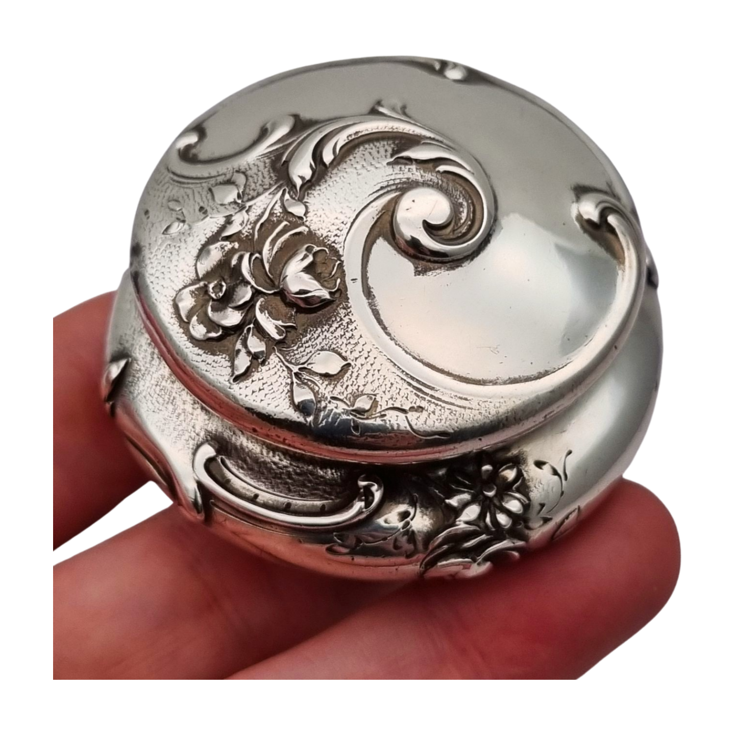 Art Nouveau pill box, 950 silver, Cardeilhac Paris, Minerva 1 hallmark, Circa 1890-1910