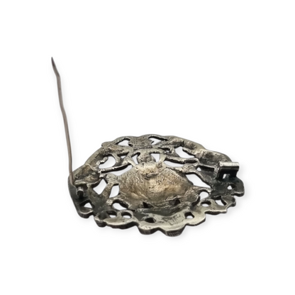 Neo-Renaissance silver brooch, heraldic shield with cherubs Italy 20th century