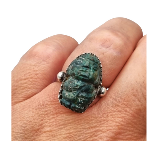 Mayan silver ring with carved green stone, ethnic boho style, circa 1970-80
