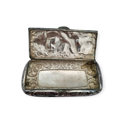 Caja de rapé antigua en Plata 800 con grabado costumbrista de taberna, siglo XX