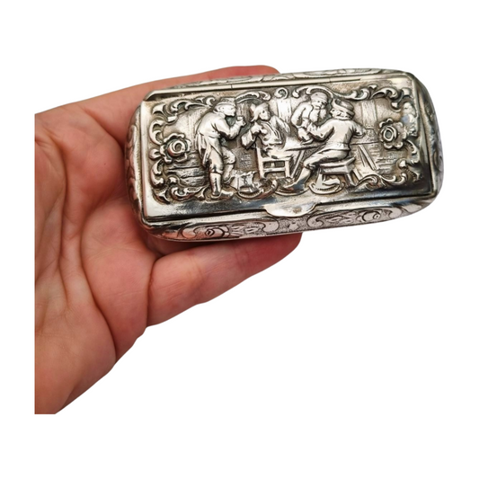 Antique snuff box in 800 Silver with traditional tavern engraving, 20th century