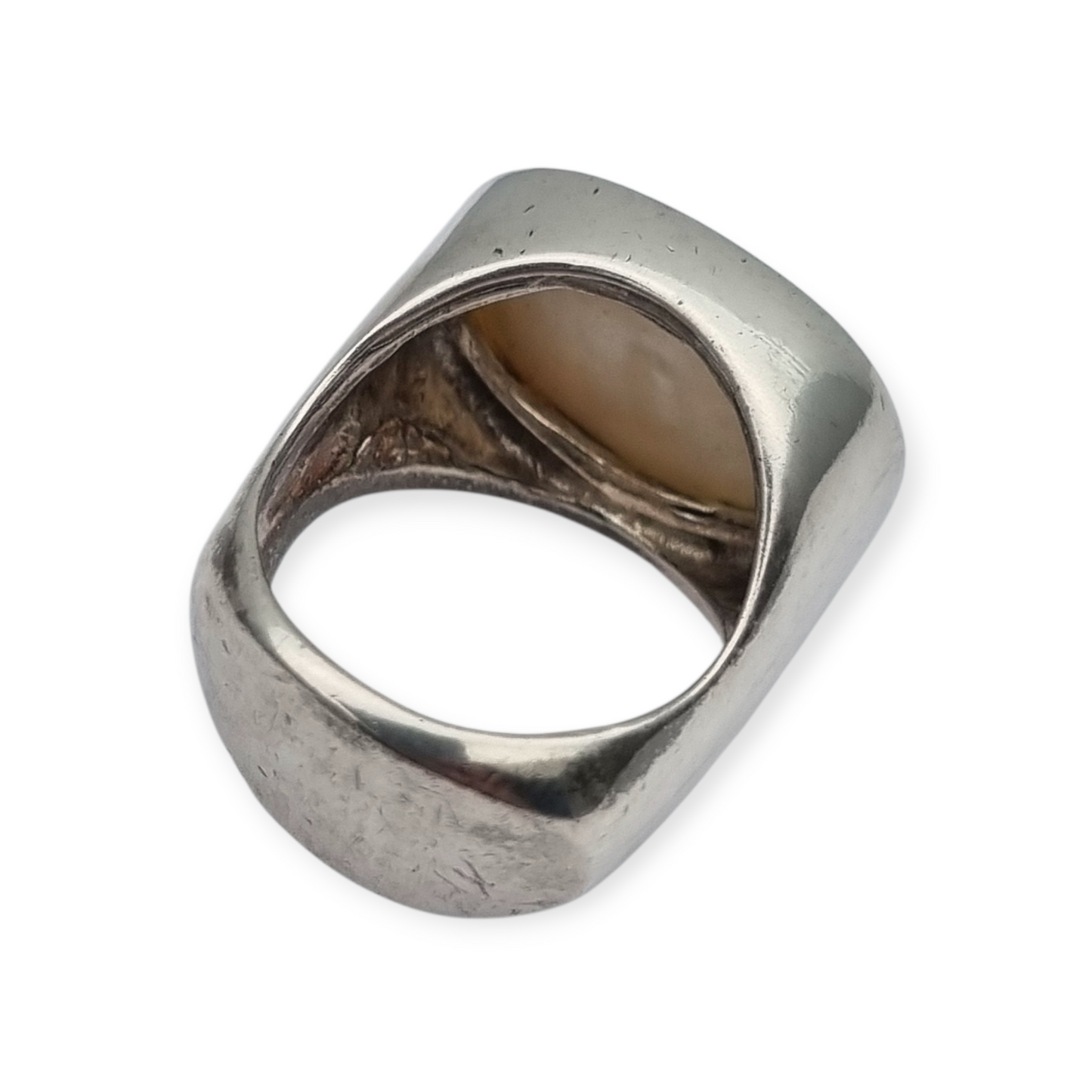 Boho style designer ring in silver and mother-of-pearl signed Athena, Europe 90s
