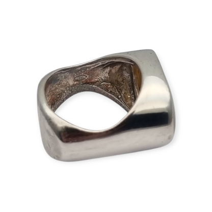 Boho style designer ring in silver and mother-of-pearl signed Athena, Europe 90s