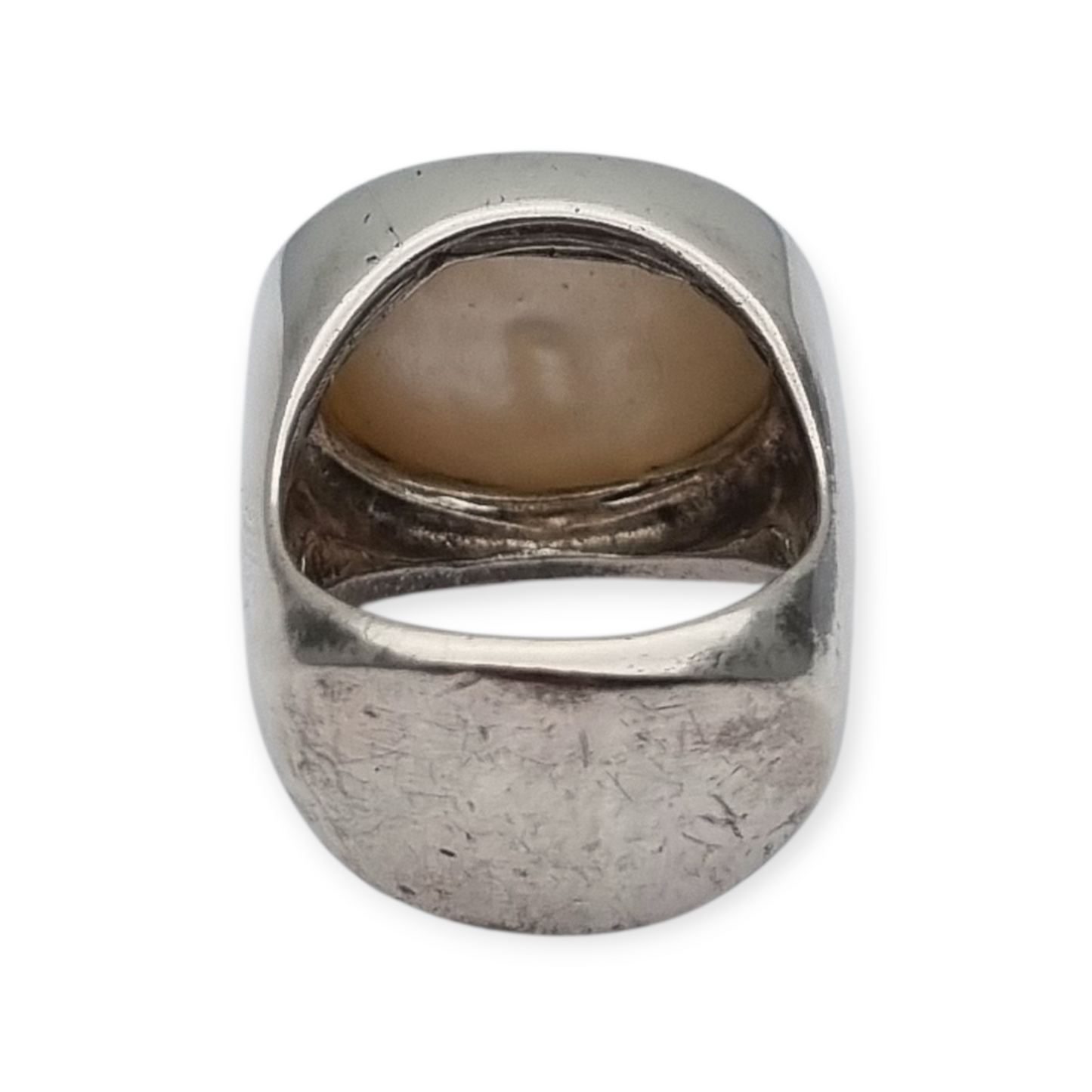 Boho style designer ring in silver and mother-of-pearl signed Athena, Europe 90s