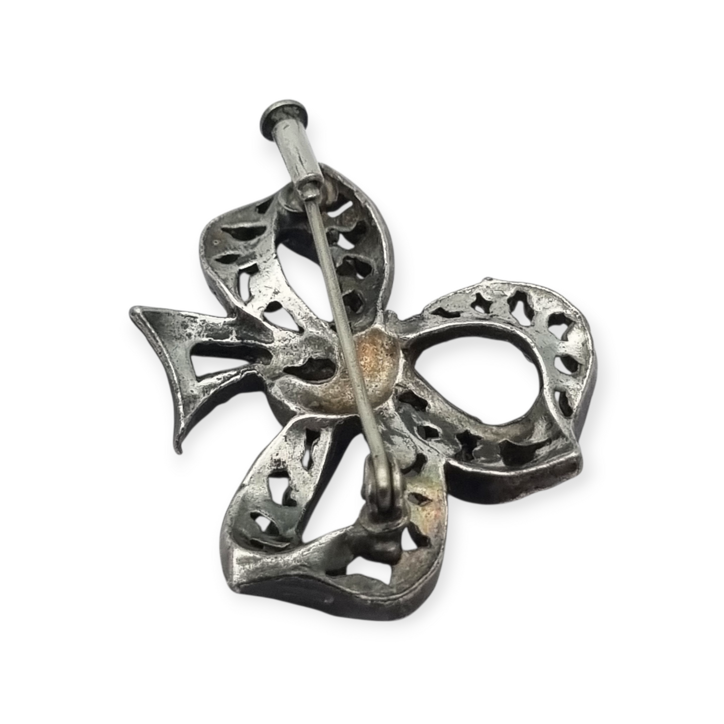 Bisutería antigua broche lazo Art Déco de metal plateado con pedrería, circa 1940-1950