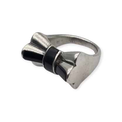 French Art Deco silver and onyx ribbon design ring signed AP Circa 1940