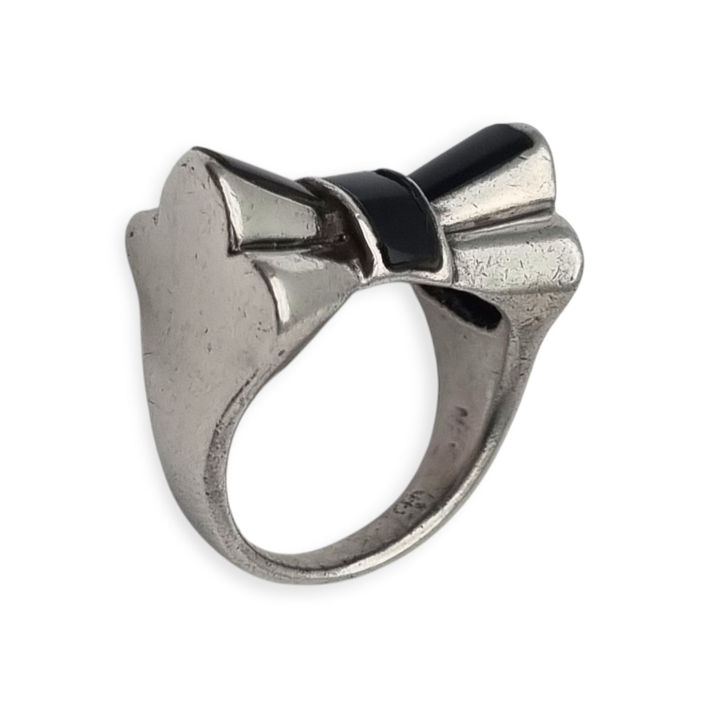 French Art Deco silver and onyx ribbon design ring signed AP Circa 1940