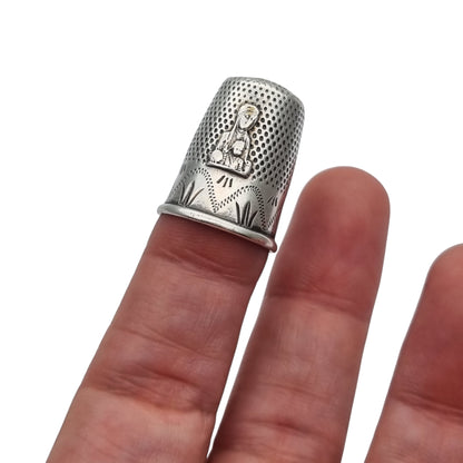 Antique sterling silver thimble with Virgin of Montserrat La Moreneta from the 50s-60s