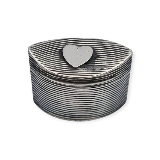 Caja pequeña de plata holandesa acanalada con corazón, para menta o rape circa 1906-1953