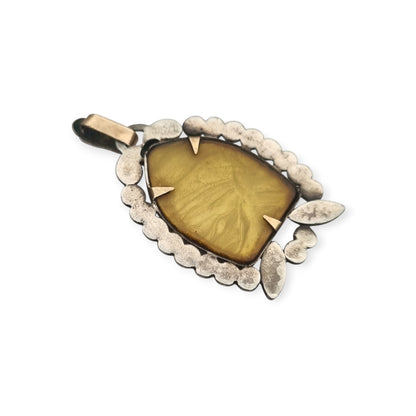 Art Deco Religious Silver and Gold Vermeil Pendant with Carved Mother-of-Pearl Virgin Mary circa 1940-1950