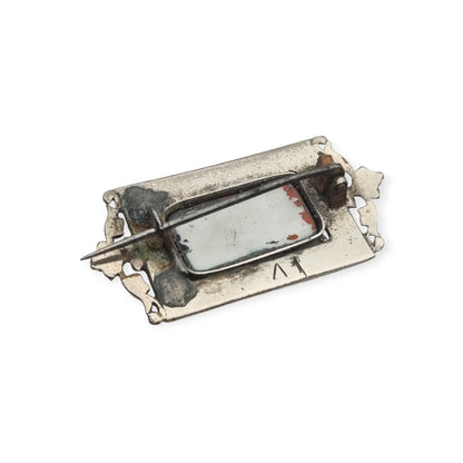 Broche antiguo rectangular de metal y esmalte negro con escena clásica, finales siglo XIX