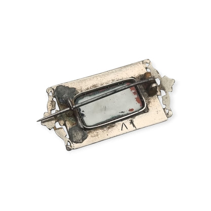 Broche antiguo rectangular de metal y esmalte negro con escena clásica, finales siglo XIX