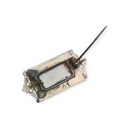 Broche antiguo rectangular de metal y esmalte negro con escena clásica, finales siglo XIX