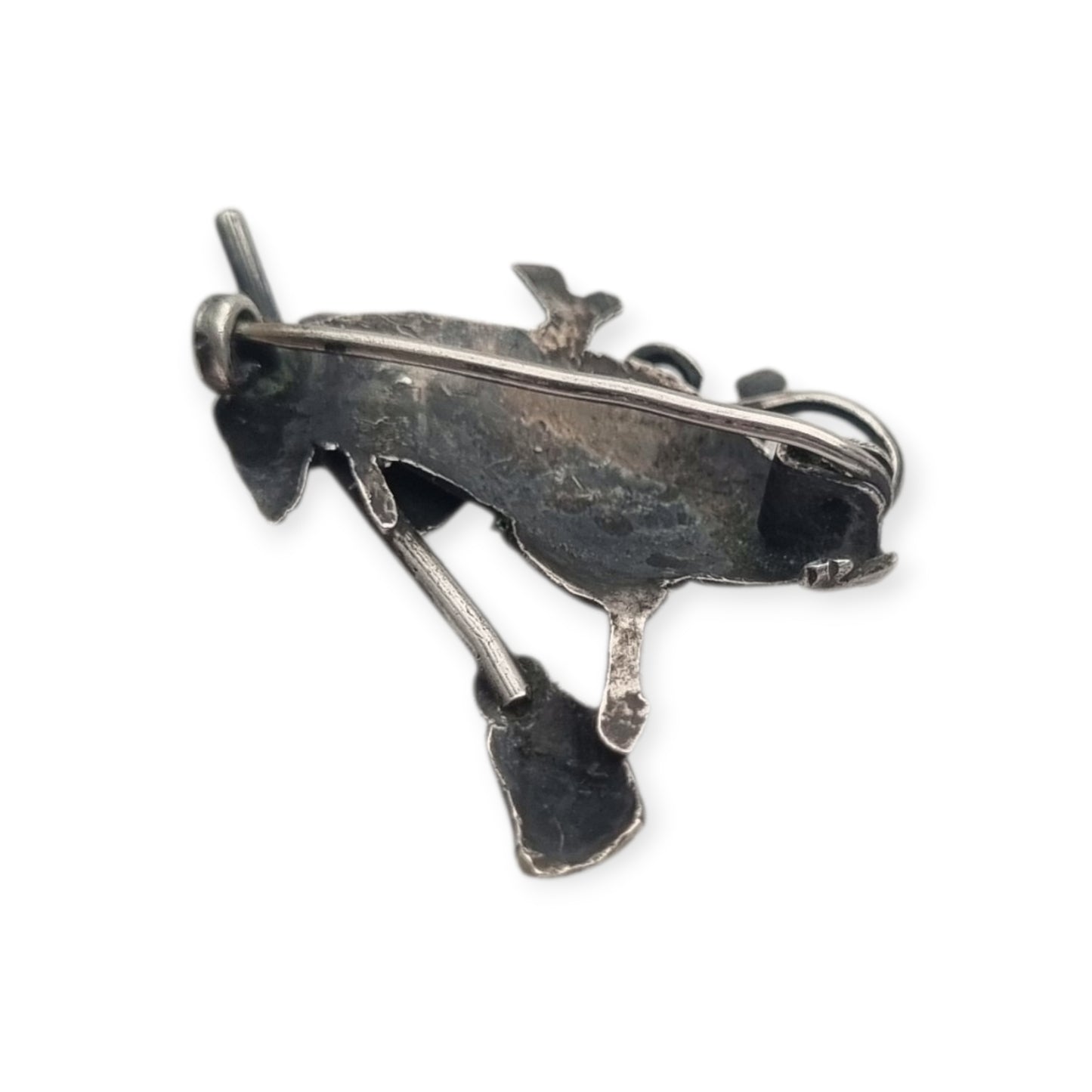 Broche de plata figurativo de la Ratita Presumida con escoba, España circa 1980