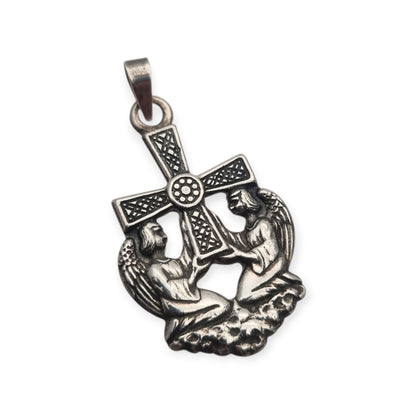 Colgante Cruz de los Ángeles en plata, diseño asturiano religioso, circa 1980