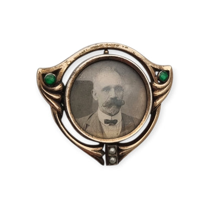 Art Nouveau locket with clasp in gilded silver and green stones, Ges.Gesch, Germany c.1910