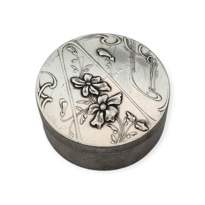 Art Nouveau circular silver box with floral decoration by Pierre Frainier, circa 1900