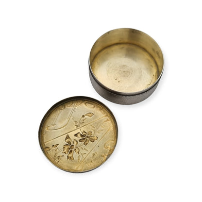 Art Nouveau circular silver box with floral decoration by Pierre Frainier, circa 1900