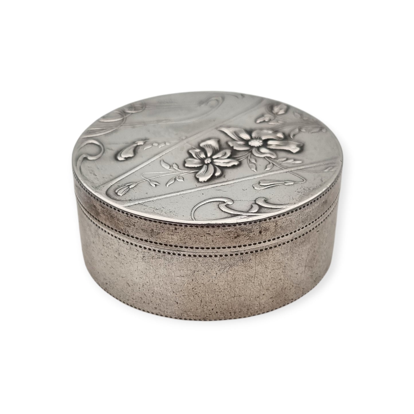 Art Nouveau circular silver box with floral decoration by Pierre Frainier, circa 1900