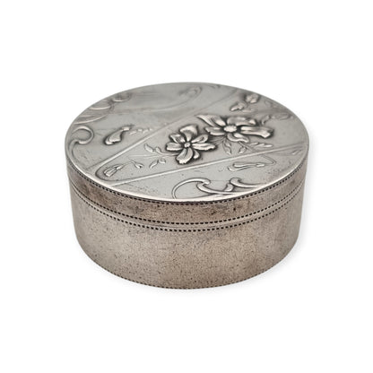 Art Nouveau circular silver box with floral decoration by Pierre Frainier, circa 1900