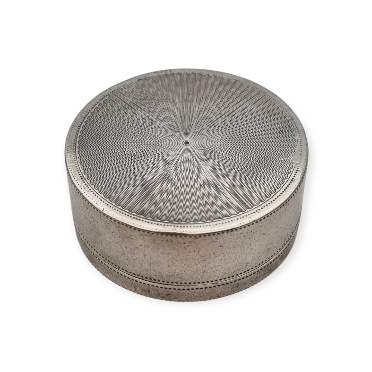 Art Nouveau circular silver box with floral decoration by Pierre Frainier, circa 1900