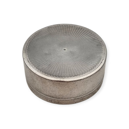 Art Nouveau circular silver box with floral decoration by Pierre Frainier, circa 1900