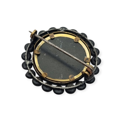 Broche guardapelo victoriano de luto, metal lacado negro, Inglaterra, circa 1890-1900