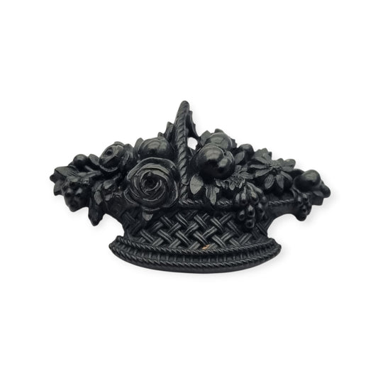 Broche floral victoriano de luto en vulcanita, cesta Giardinetti, circa 1880, joyería sentimental