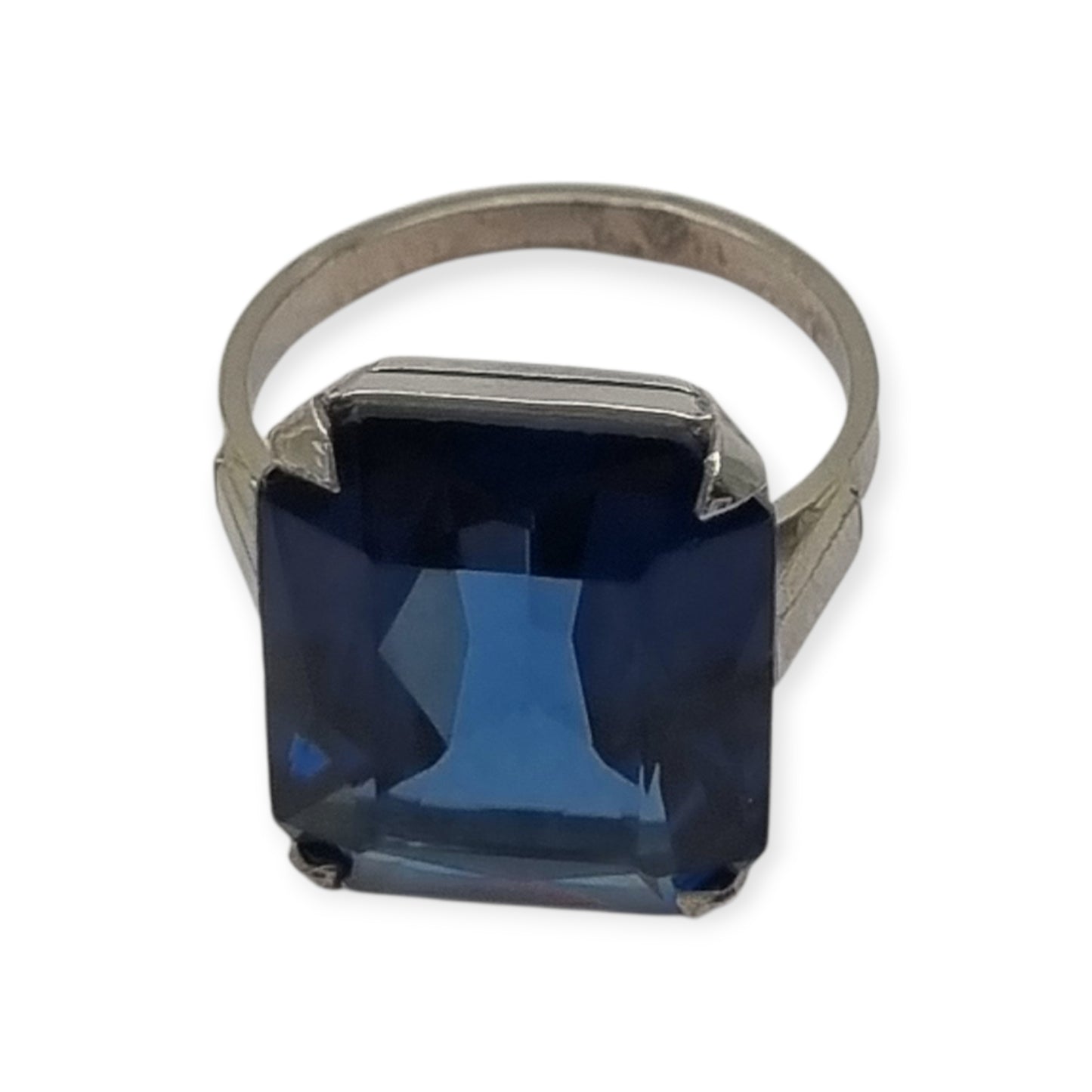 Anillo Art Déco tardío de plata francesa con piedra azul facetada rectangular, años 50