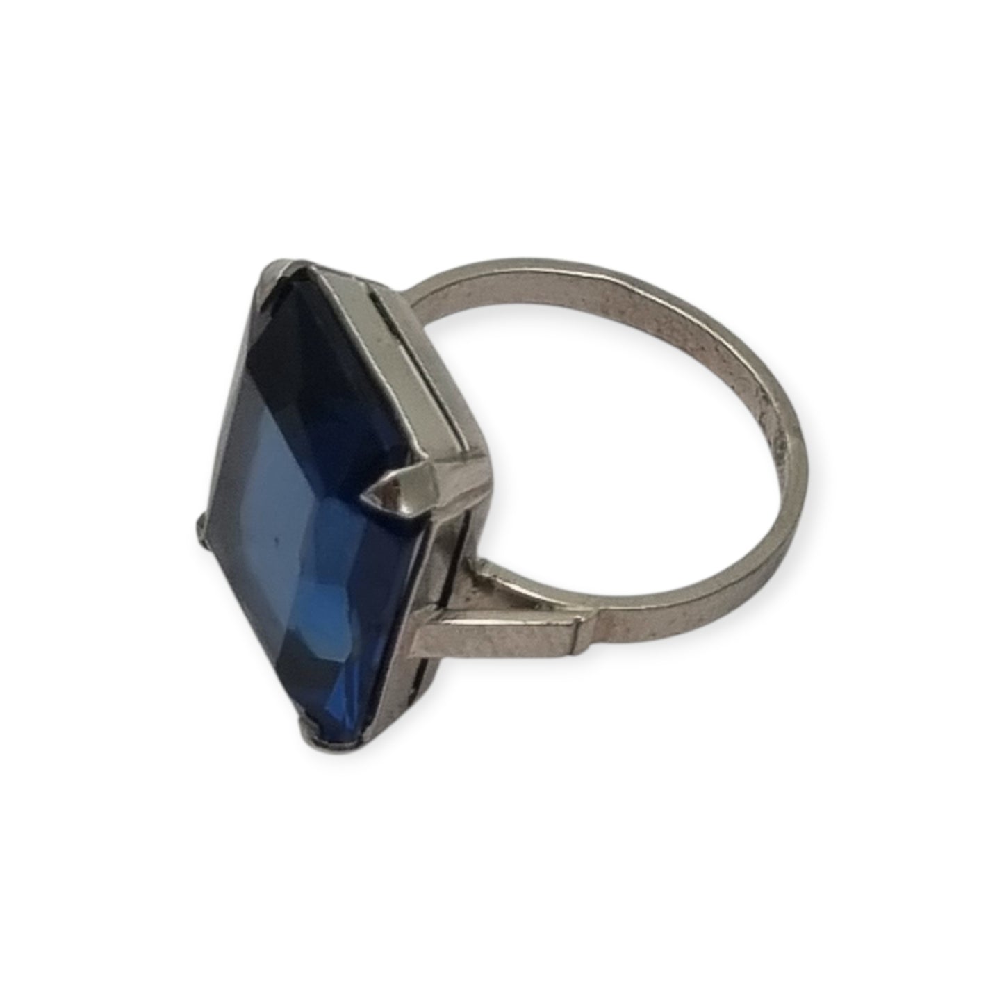 Anillo Art Déco tardío de plata francesa con piedra azul facetada rectangular, años 50