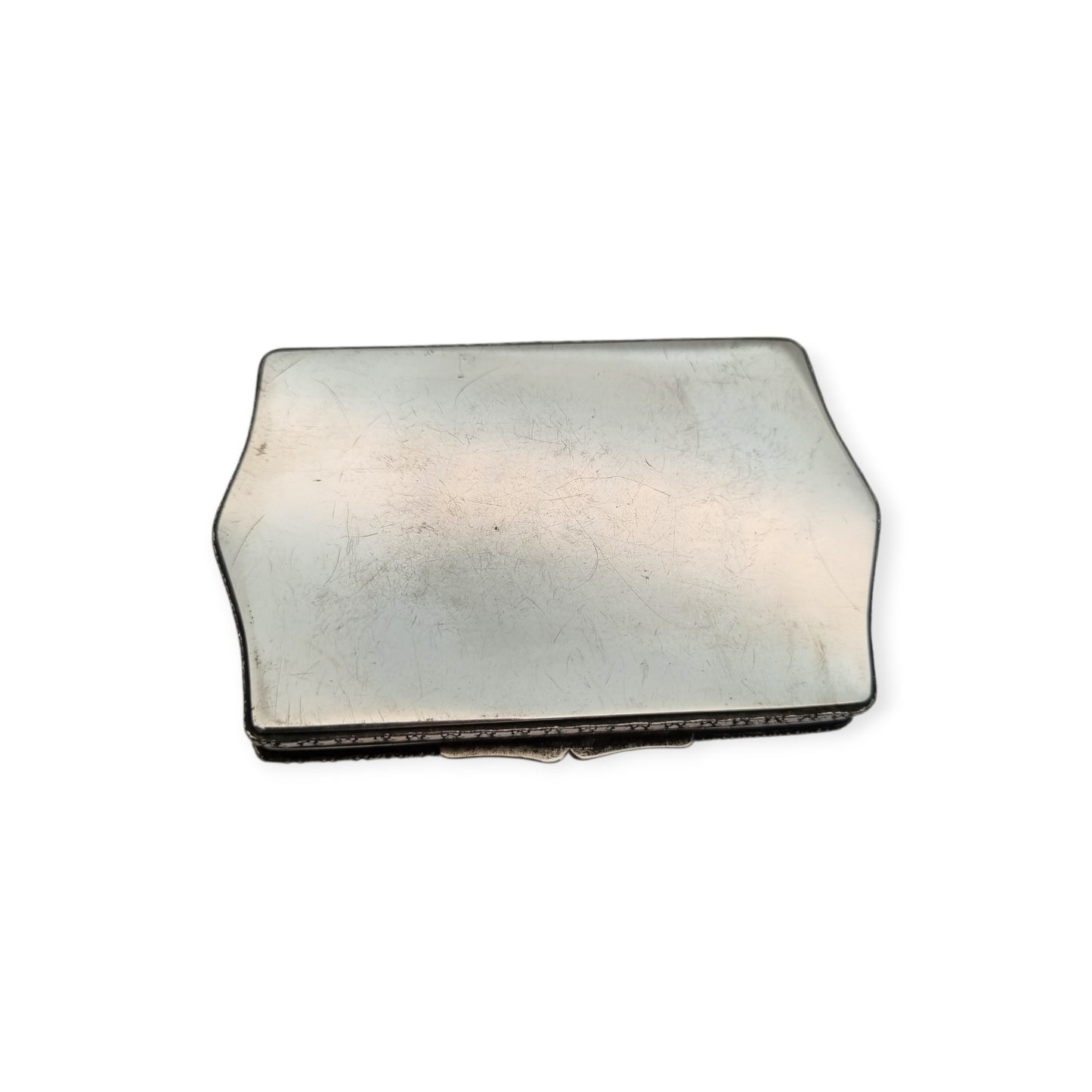 Caja rectangular Art Nouveau en plata 800, Europa, circa 1910, decoración floral grabada y monograma central