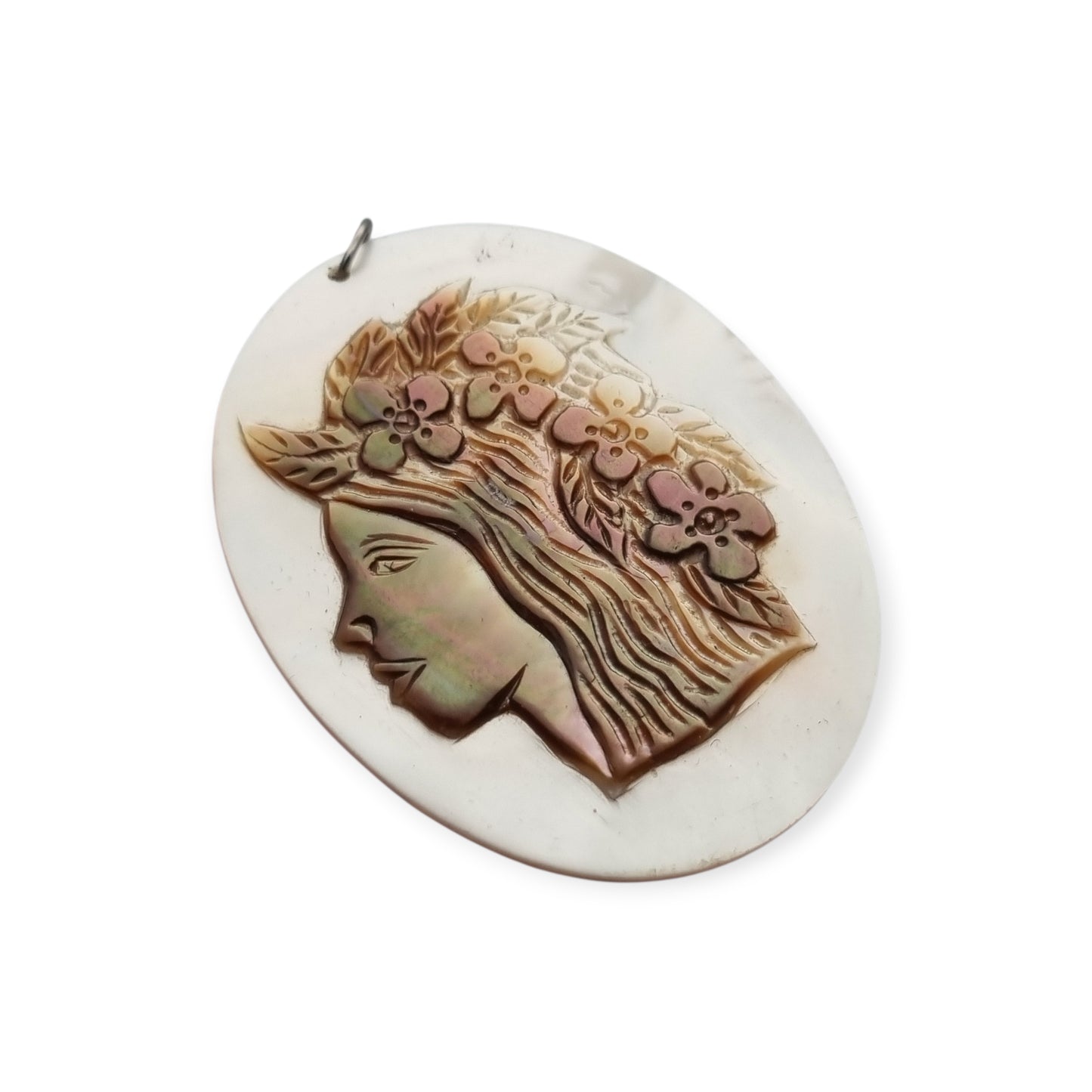 Colgante de nácar tallado contemporáneo siglo XX, perfil femenino en relieve
