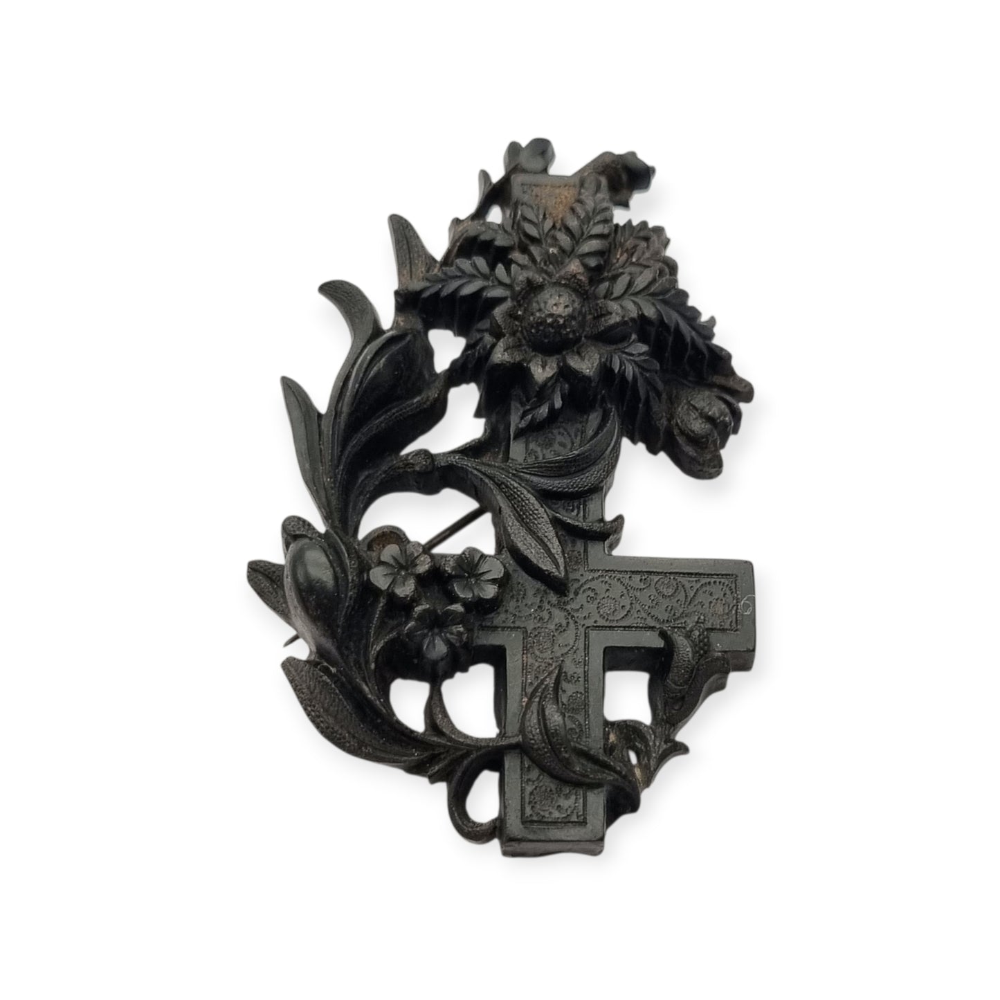 Broche de luto victoriano en vulcanita, cruz con hiedra y flores, Inglaterra, circa 1880-1900