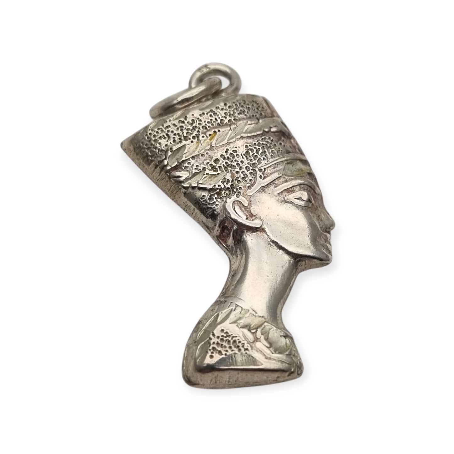 Colgante vintage de Nefertiti en plata, inspiración egipcia, siglo XX