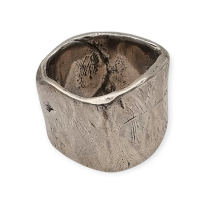 Brutalist silver ring Wide Purabanda silver with a sculptural and organic design, 20th century
