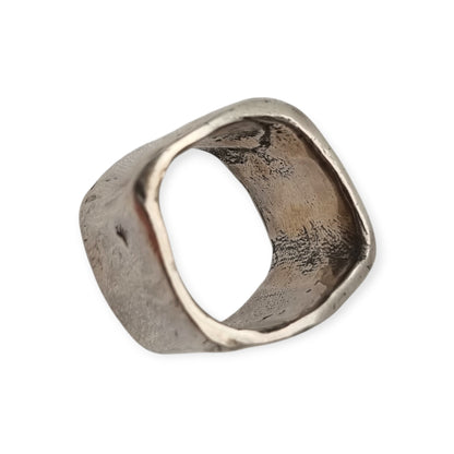 Brutalist silver ring Wide Purabanda silver with a sculptural and organic design, 20th century