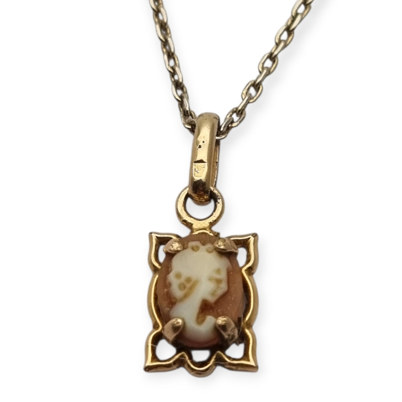 Shell cameo pendant and 925 silver chain, Europe, 20th century
