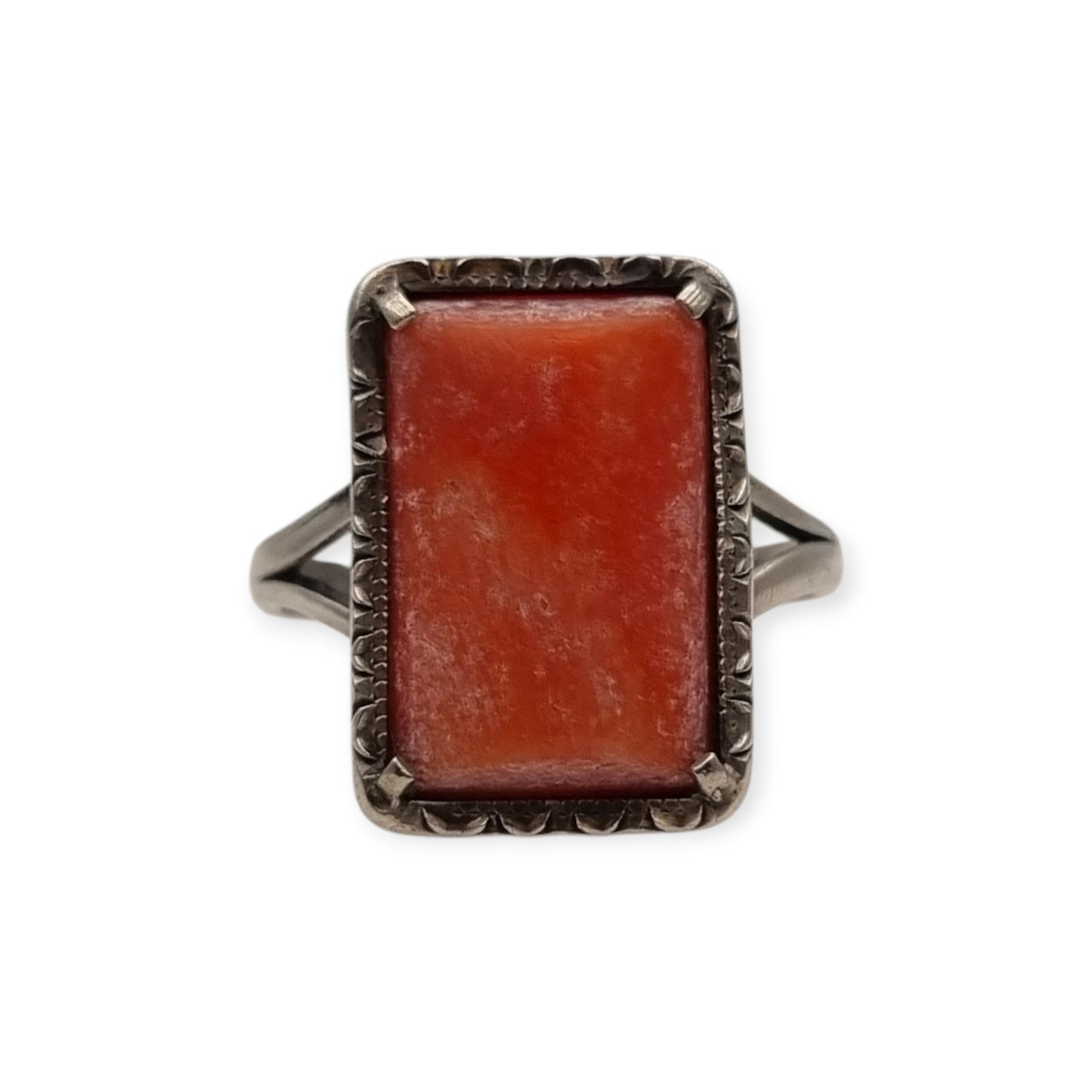 Art Deco ring, 800 silver Italy and natural coral, circa 1950-1960, geometric design