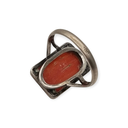 Art Deco ring, 800 silver Italy and natural coral, circa 1950-1960, geometric design