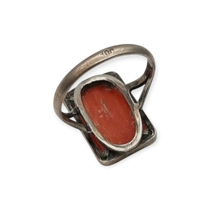 Art Deco ring, 800 silver Italy and natural coral, circa 1950-1960, geometric design