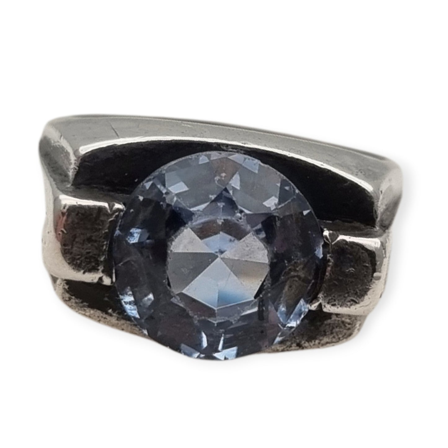 Anillo Art Déco de plata con topacio azul de diseño geométrico, Europa circa 1950