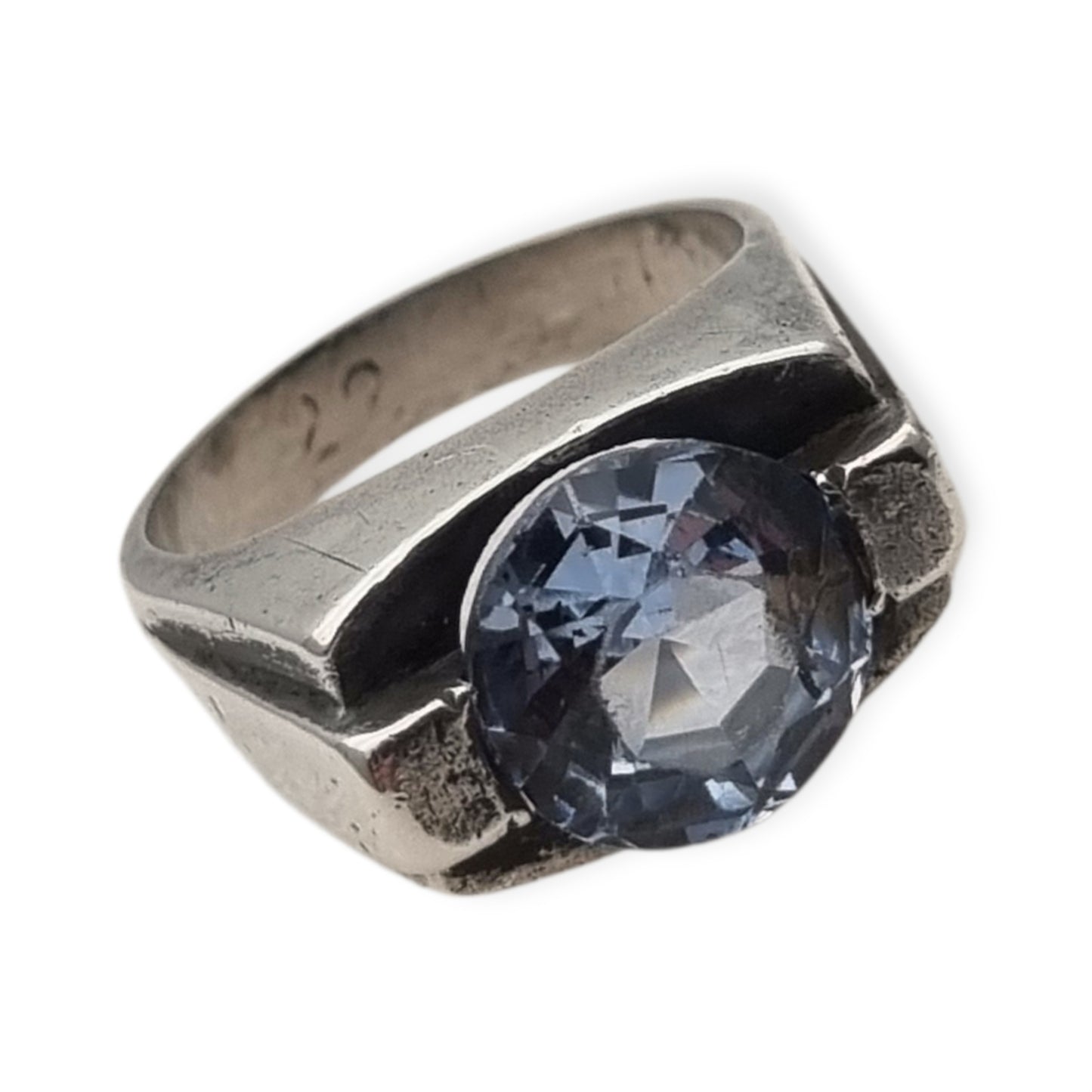 Anillo Art Déco de plata con topacio azul de diseño geométrico, Europa circa 1950