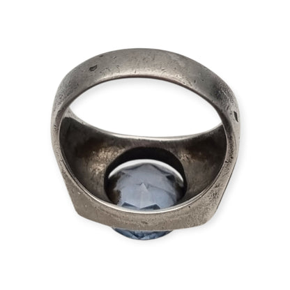 Anillo Art Déco de plata con topacio azul de diseño geométrico, Europa circa 1950