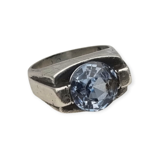Anillo Art Déco de plata con topacio azul de diseño geométrico, Europa circa 1950