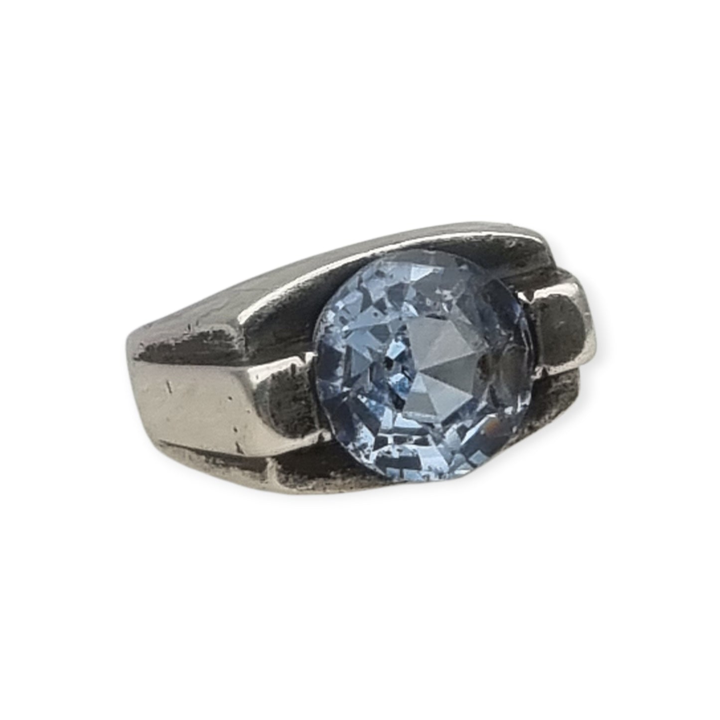 Anillo Art Déco de plata con topacio azul de diseño geométrico, Europa circa 1950